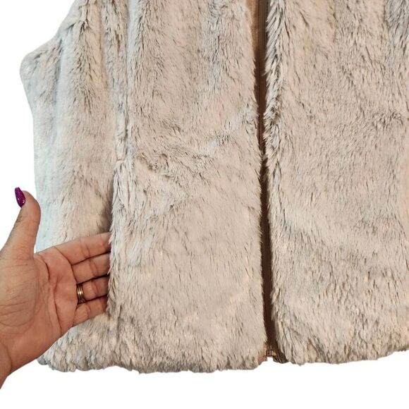 Weatherproof reversible gray faux fur tan Quilted vest full zip pockets medium - Picture 3 of 9